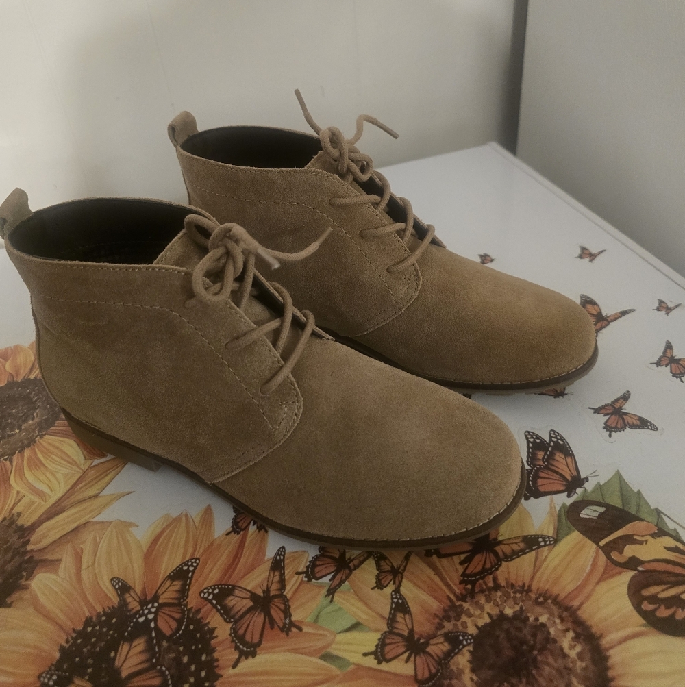 New 8.5 White Mountain Ankle Boot
